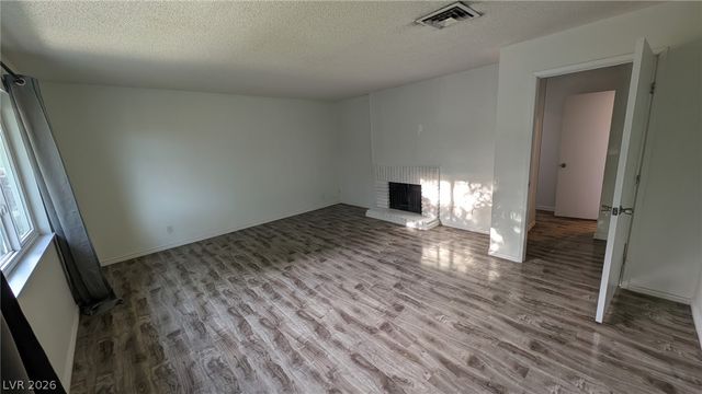 426 Greenbriar Townhouse Way, Las Vegas, NV 89121