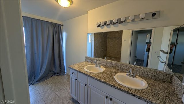 426 Greenbriar Townhouse Way, Las Vegas, NV 89121