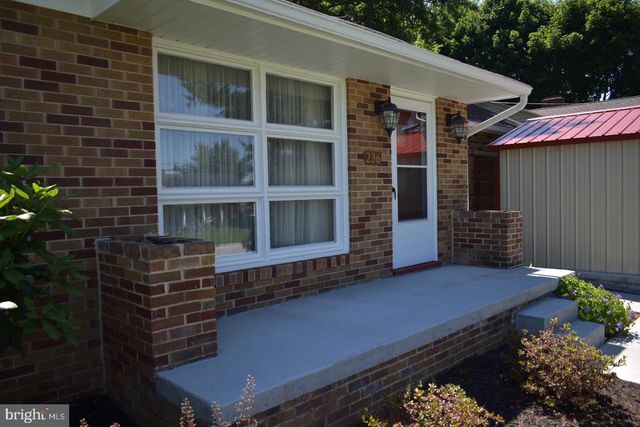 236 W ORE ST, Seven Valleys, PA 17360