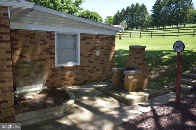 236 W ORE ST, Seven Valleys, PA 17360