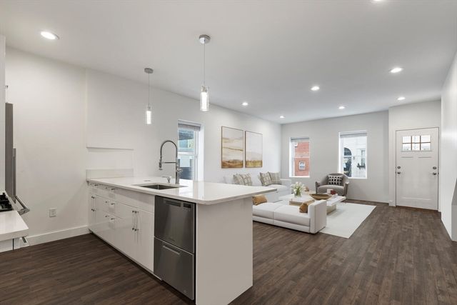 714 E 5th St 1, Boston, MA 02127