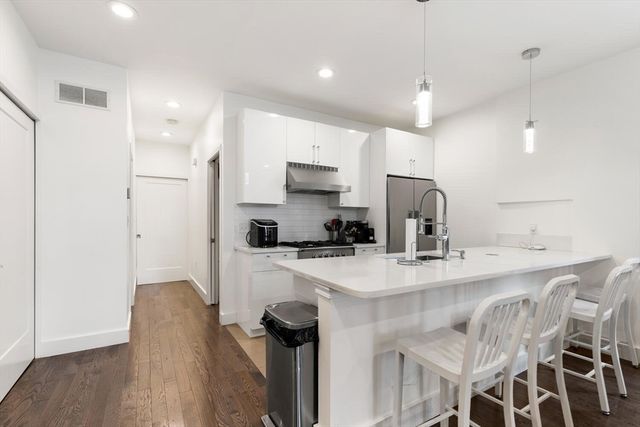 714 E 5th St 1, Boston, MA 02127