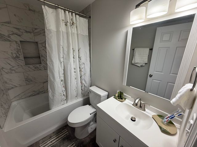 801 N ANN ST 8, Columbia, MO 65201