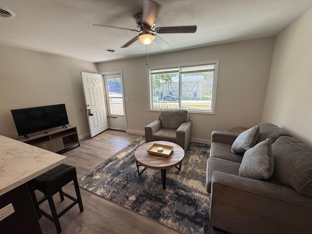 801 N ANN ST 8, Columbia, MO 65201