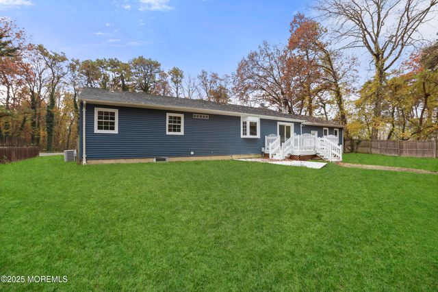 625 Commonwealth Boulevard, Toms River, NJ 08757