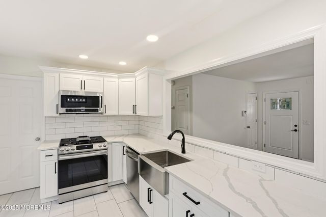 625 Commonwealth Boulevard, Toms River, NJ 08757