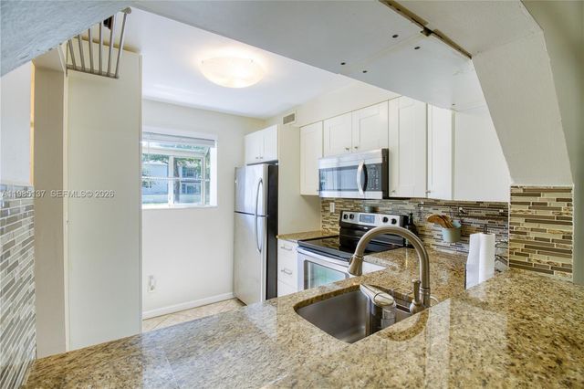 3095 N Oakland Forest Dr 104, Oakland Park, FL 33309