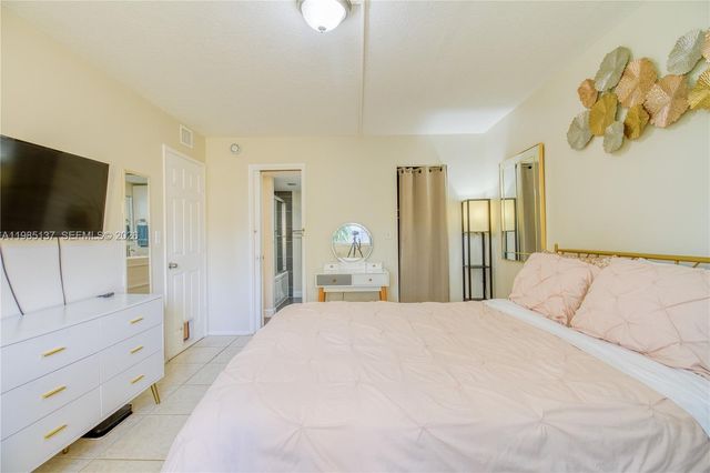 3095 N Oakland Forest Dr 104, Oakland Park, FL 33309