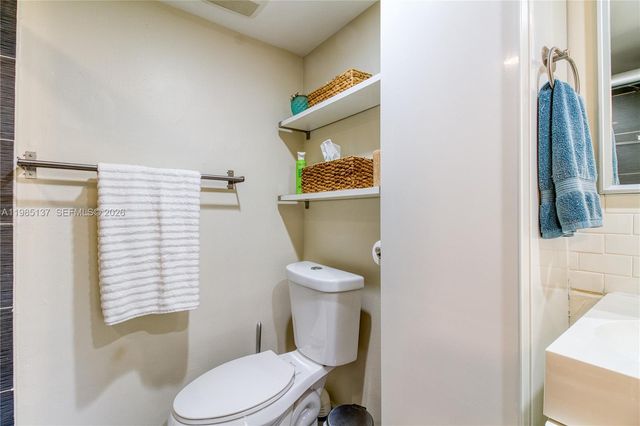 3095 N Oakland Forest Dr 104, Oakland Park, FL 33309