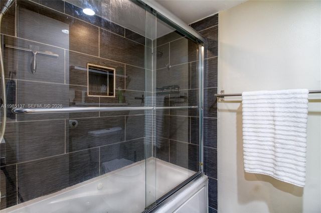 3095 N Oakland Forest Dr 104, Oakland Park, FL 33309