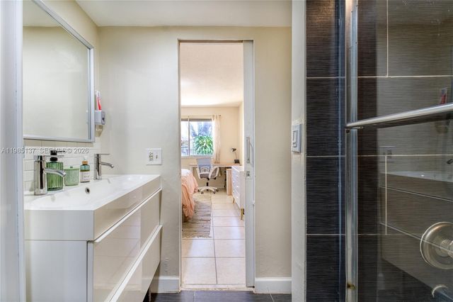 3095 N Oakland Forest Dr 104, Oakland Park, FL 33309