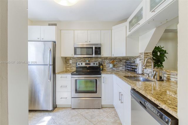 3095 N Oakland Forest Dr 104, Oakland Park, FL 33309