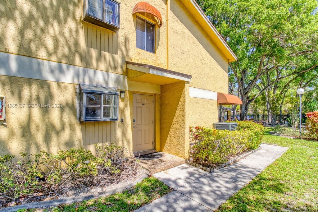 3095 N Oakland Forest Dr 104, Oakland Park, FL 33309