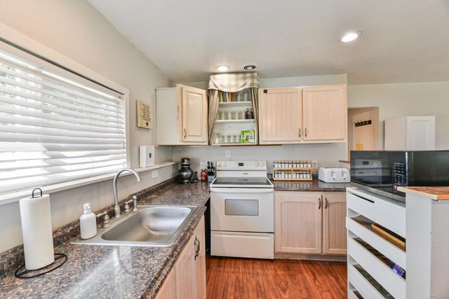11312 W Betz Rd, Cheney, WA 99004