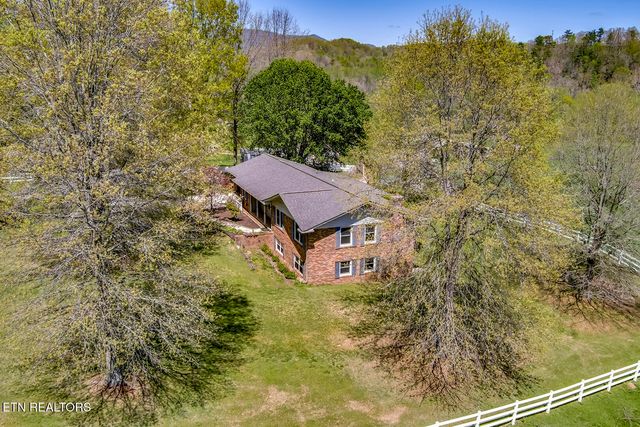 823 Old Harriman Hwy, Oliver Springs, TN 37840