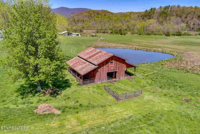 823 Old Harriman Hwy, Oliver Springs, TN 37840