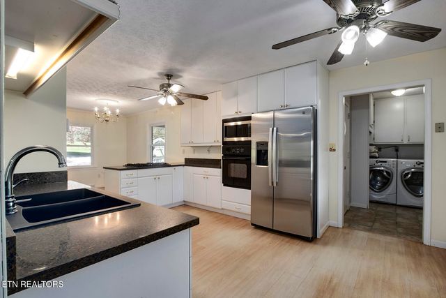 823 Old Harriman Hwy, Oliver Springs, TN 37840