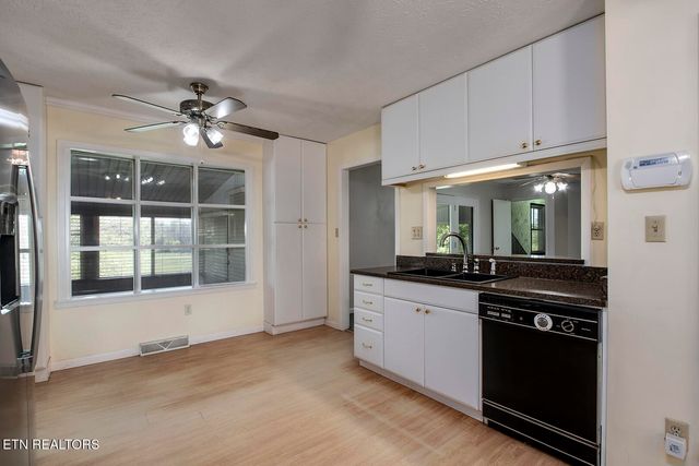 823 Old Harriman Hwy, Oliver Springs, TN 37840