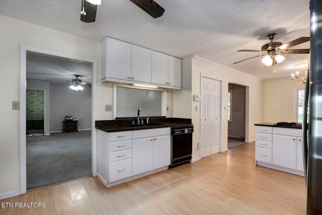 823 Old Harriman Hwy, Oliver Springs, TN 37840