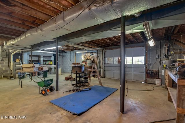 823 Old Harriman Hwy, Oliver Springs, TN 37840