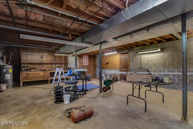 823 Old Harriman Hwy, Oliver Springs, TN 37840