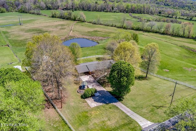 823 Old Harriman Hwy, Oliver Springs, TN 37840