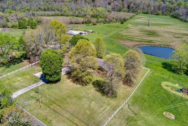 823 Old Harriman Hwy, Oliver Springs, TN 37840