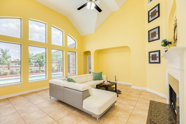 2814 Keagan Falls Drive, Manvel, TX 77578