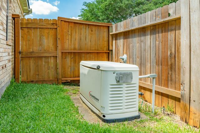 2814 Keagan Falls Drive, Manvel, TX 77578