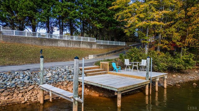 404 Heather Lane, Huddleston, VA 24104