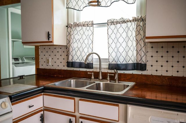 404 Heather Lane, Huddleston, VA 24104