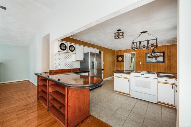 404 Heather Lane, Huddleston, VA 24104