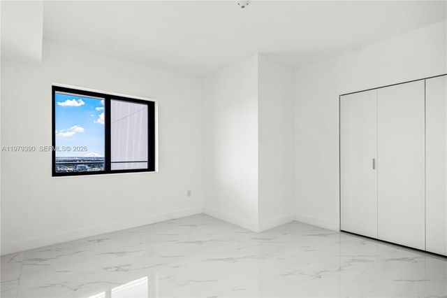 700 NE 24TH ST 4102, Miami, FL 33137