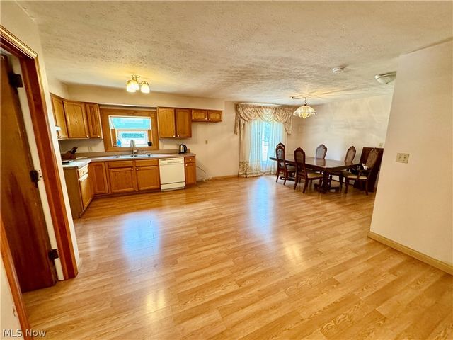 2838 Forest Lane, Willoughby Hills, OH 44094