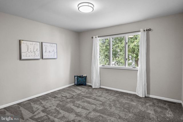 111 HIDDEN VALLEY LN, Newtown, PA 18940