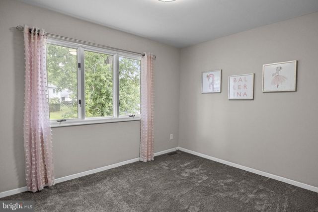 111 HIDDEN VALLEY LN, Newtown, PA 18940