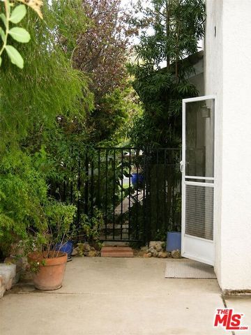 523 Park Springs Court, Oak Park, CA 91377