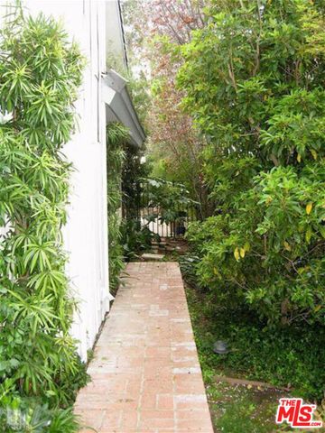 523 Park Springs Court, Oak Park, CA 91377
