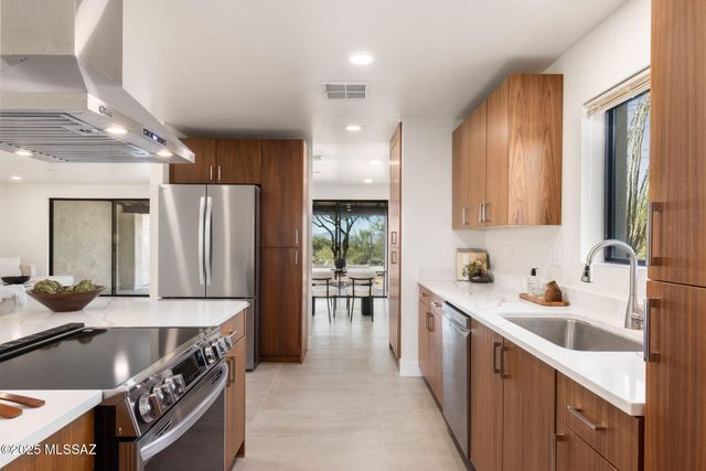 6401 N Camino Abbey, Tucson, AZ 85718