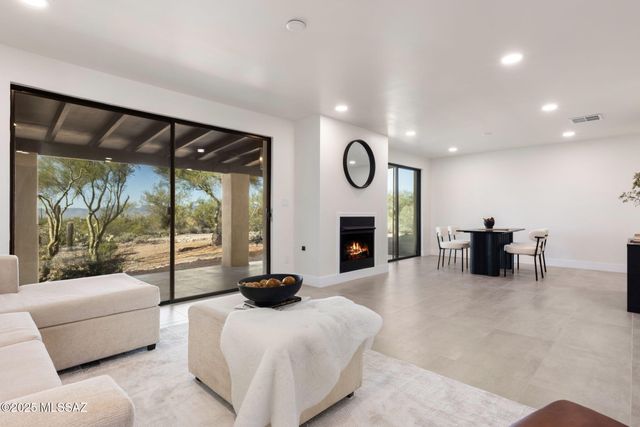 6401 N Camino Abbey, Tucson, AZ 85718