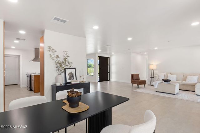 6401 N Camino Abbey, Tucson, AZ 85718