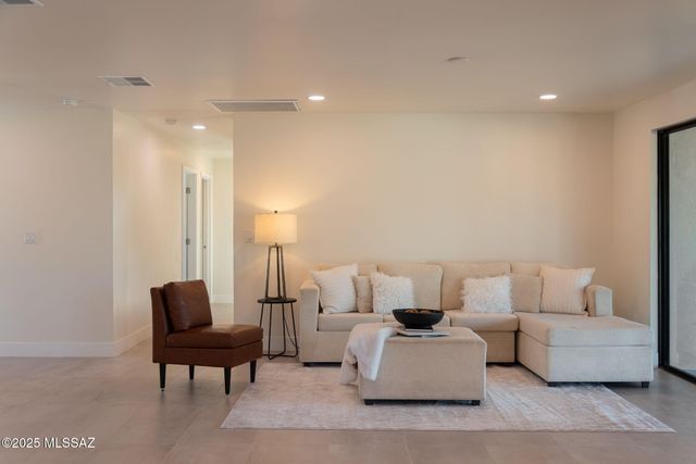 6401 N Camino Abbey, Tucson, AZ 85718