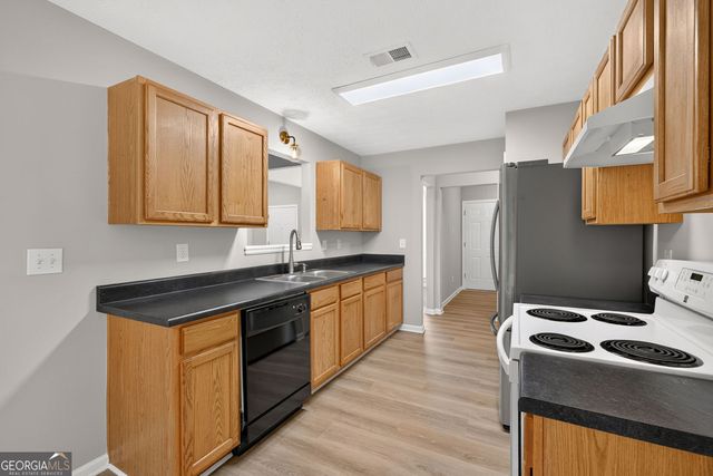 1637 Summit Creek Way, Loganville, GA 30052