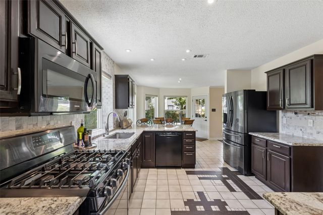 933 Golden Grove Drive, Lewisville, TX 75067