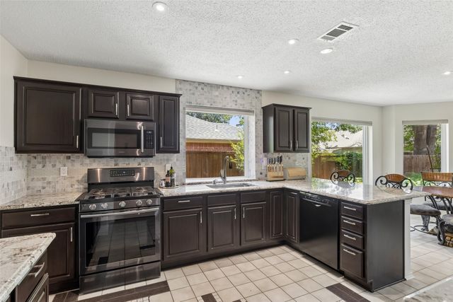 933 Golden Grove Drive, Lewisville, TX 75067