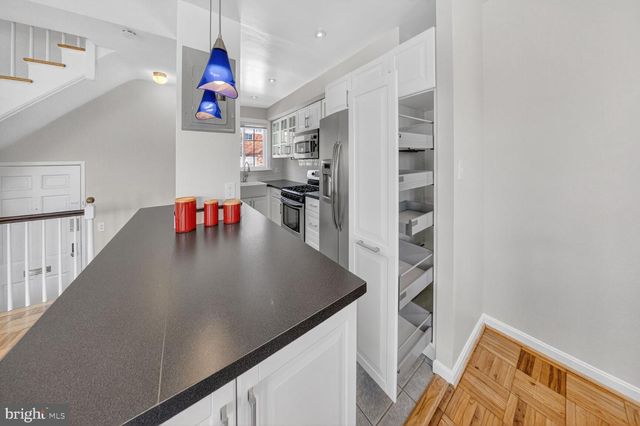 1103 BEVERLEY DR, Alexandria, VA 22302