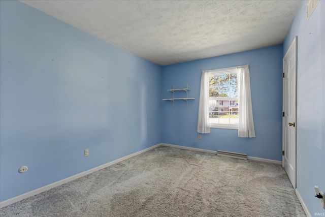 1612 Kerry Court, South Bend, IN 46614