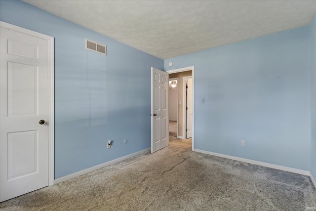 1612 Kerry Court, South Bend, IN 46614
