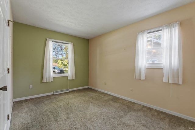 1612 Kerry Court, South Bend, IN 46614