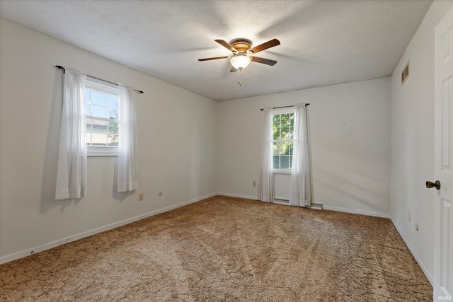 1612 Kerry Court, South Bend, IN 46614